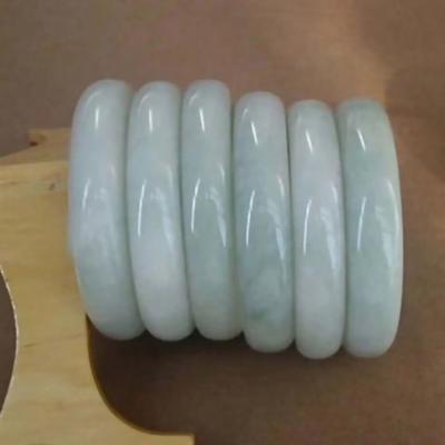 和田玉玉镯飘发深绿浅绿，玉石手镯高冰亮玉器专柜专卖品