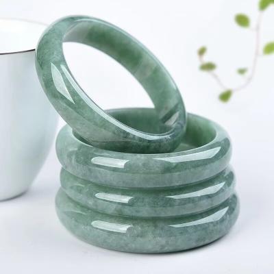 和田玉玉镯飘发深绿浅绿，玉石手镯高冰亮玉器专柜专卖品